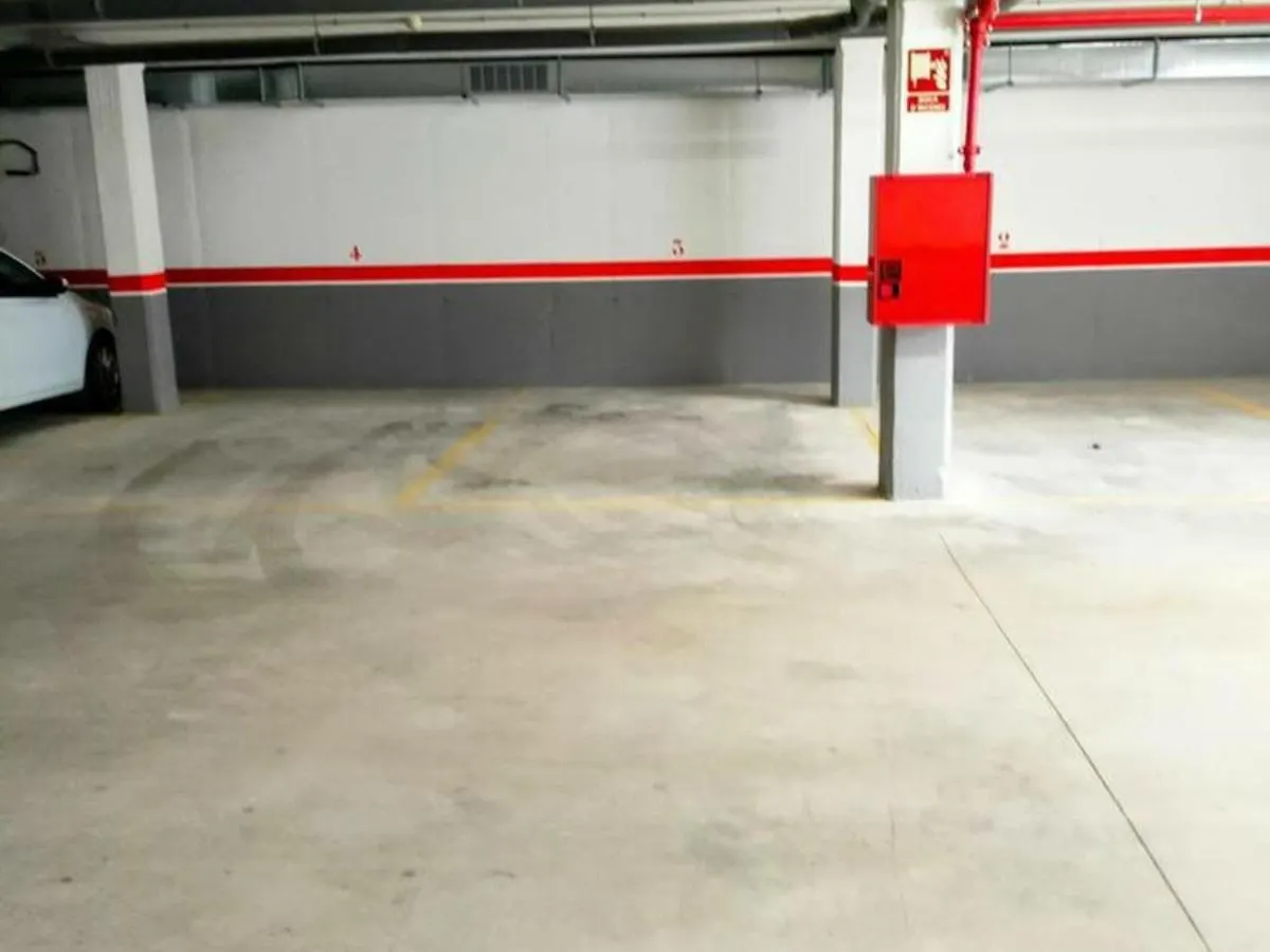 Planta Baja Con Piscina Y Parking En Miami Playa, Cerca Del Mar - Es-9-155 Apartment